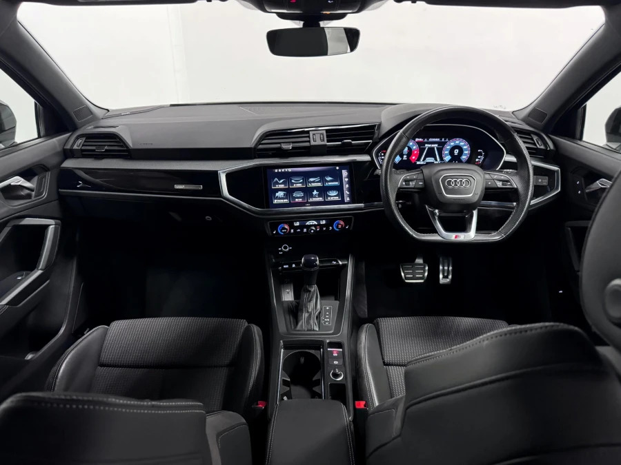 Audi Q3 1.5 Tfsi Cod 35 Black Edition Sportback Black #2