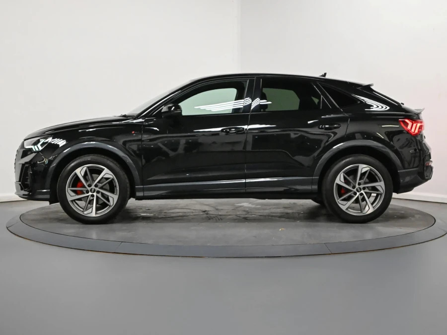 Audi Q3 1.5 Tfsi Cod 35 Black Edition Sportback Black #4