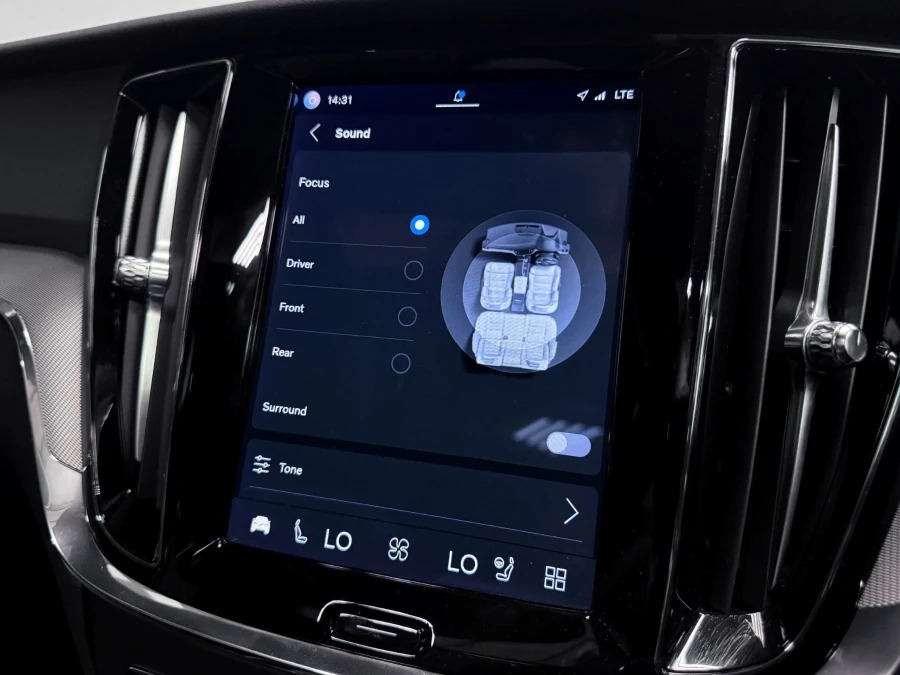 Volvo V60 T6 Recharge 18.8Kwh Plus Black #46