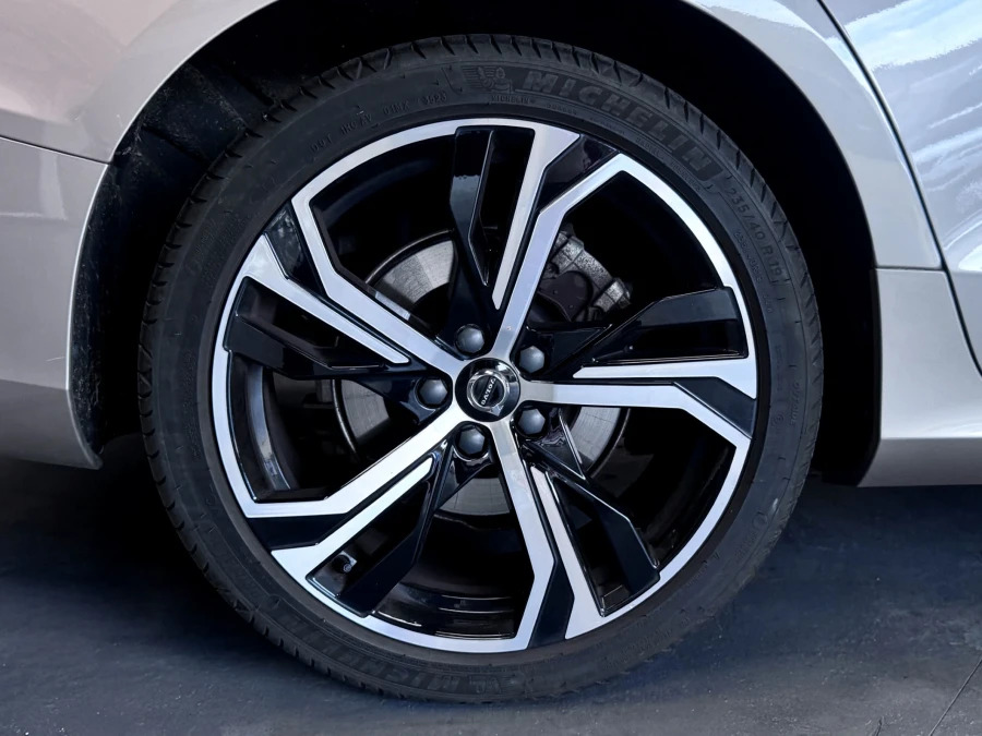 Volvo V60 T6 Recharge 18.8Kwh Plus Black #48