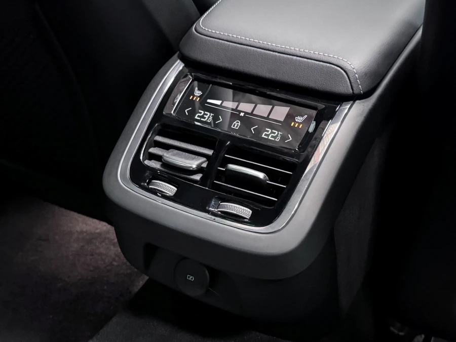 Volvo V60 T6 Recharge 18.8Kwh Plus Black #10