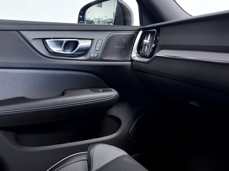 Volvo V60 T6 Recharge 18.8Kwh Plus Black #29
