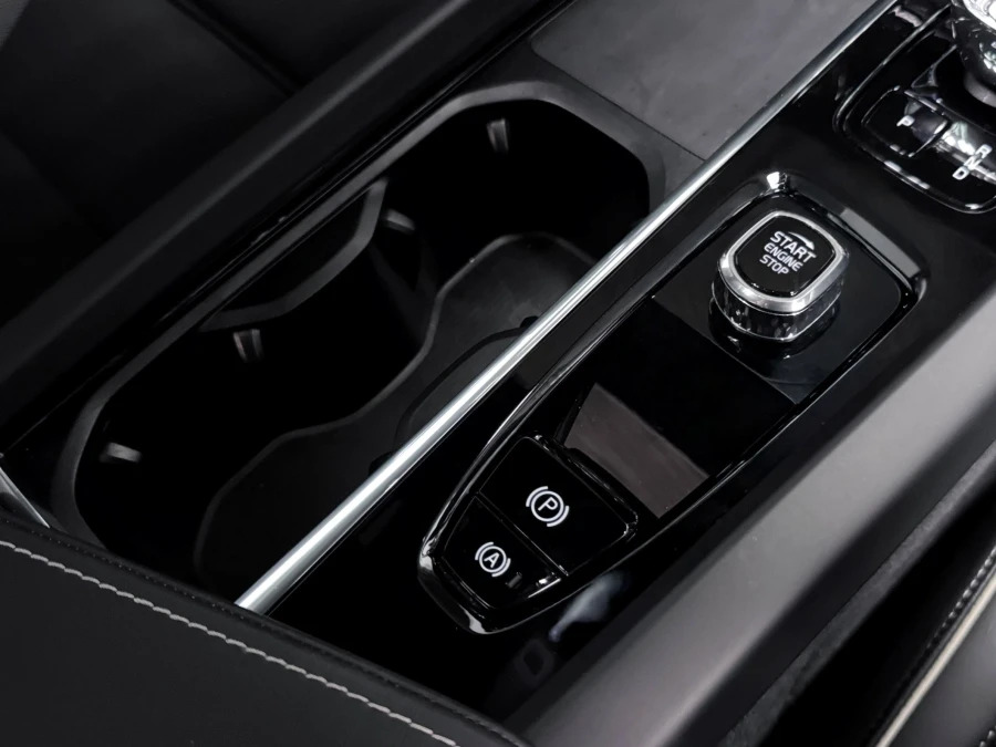 Volvo V60 T6 Recharge 18.8Kwh Plus Black #31