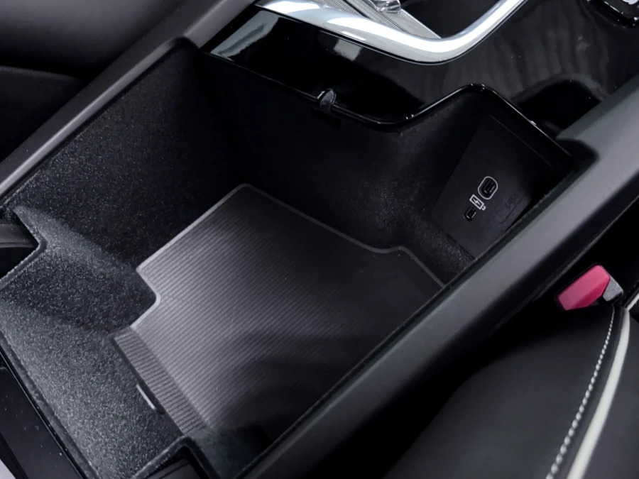 Volvo V60 T6 Recharge 18.8Kwh Plus Black #30