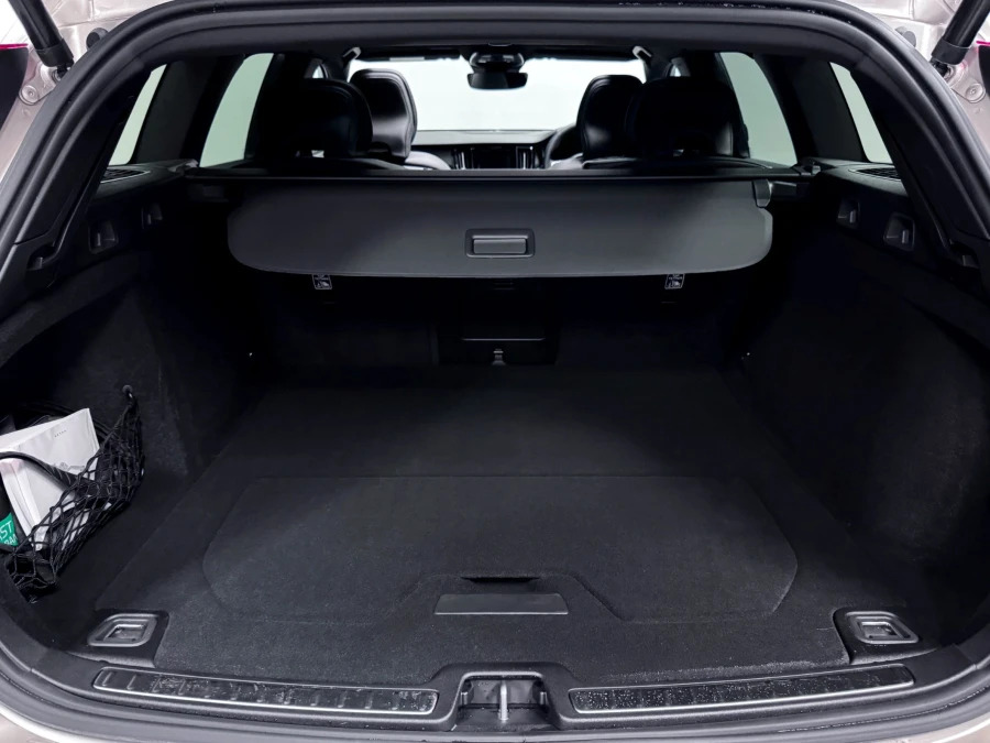 Volvo V60 Ultimate Dark B4 197 Hp Gold #6