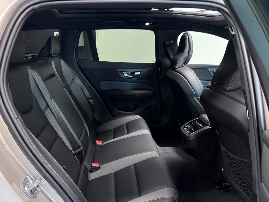 Volvo V60 T6 Recharge 18.8Kwh Plus Black #9