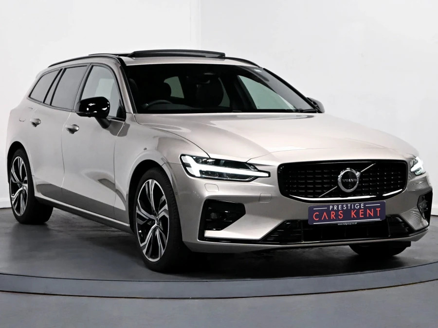 Volvo V60 Ultimate Dark B4 197 Hp Gold