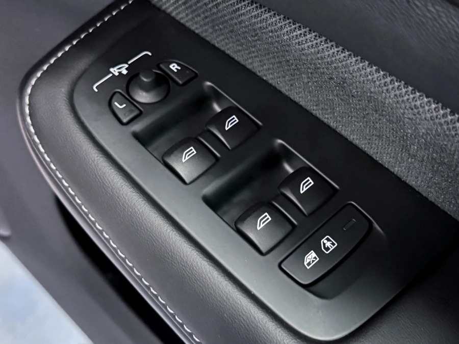 Volvo V60 T6 Recharge 18.8Kwh Plus Black #20