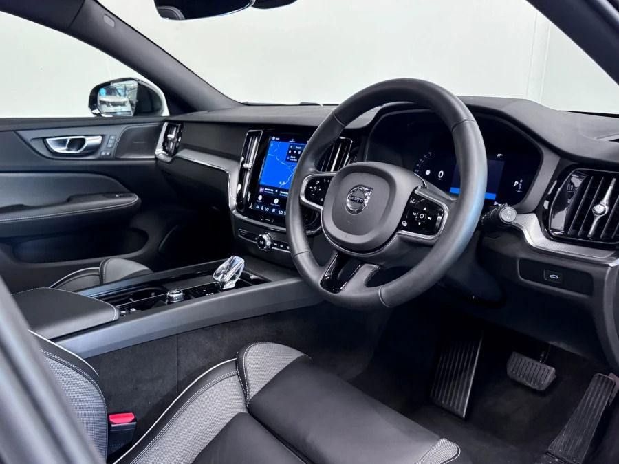 Volvo V60 T6 Recharge 18.8Kwh Plus Black #22