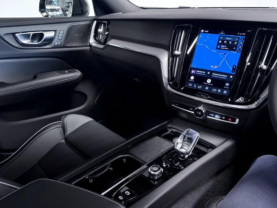 Volvo V60 T6 Recharge 18.8Kwh Plus Black #28