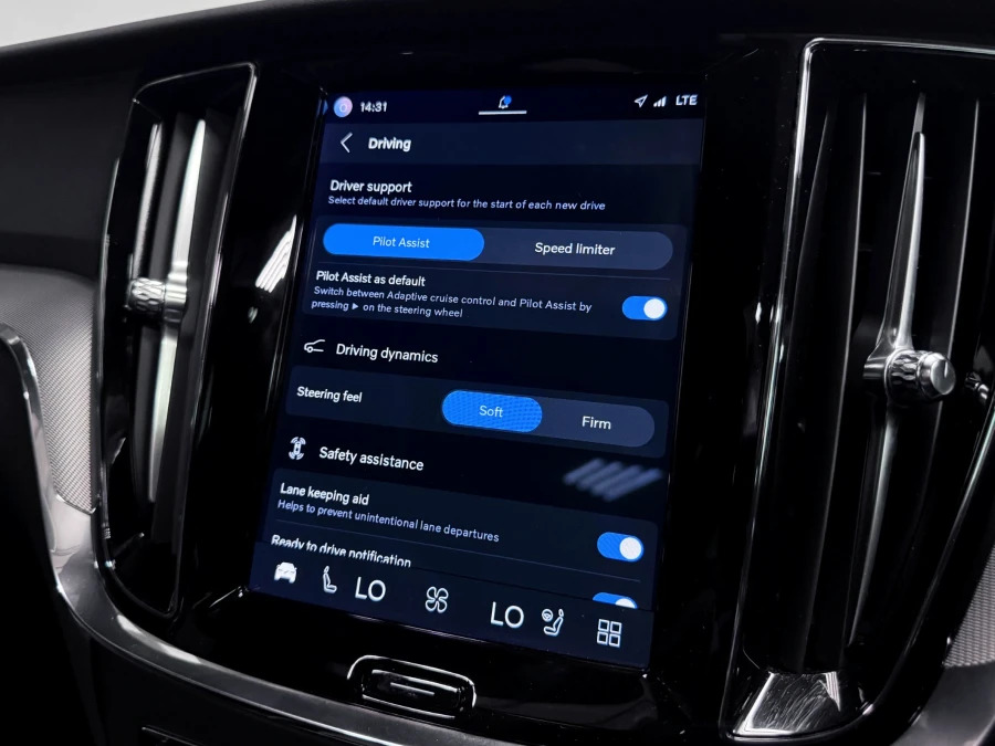 Volvo V60 T6 Recharge 18.8Kwh Plus Black #44