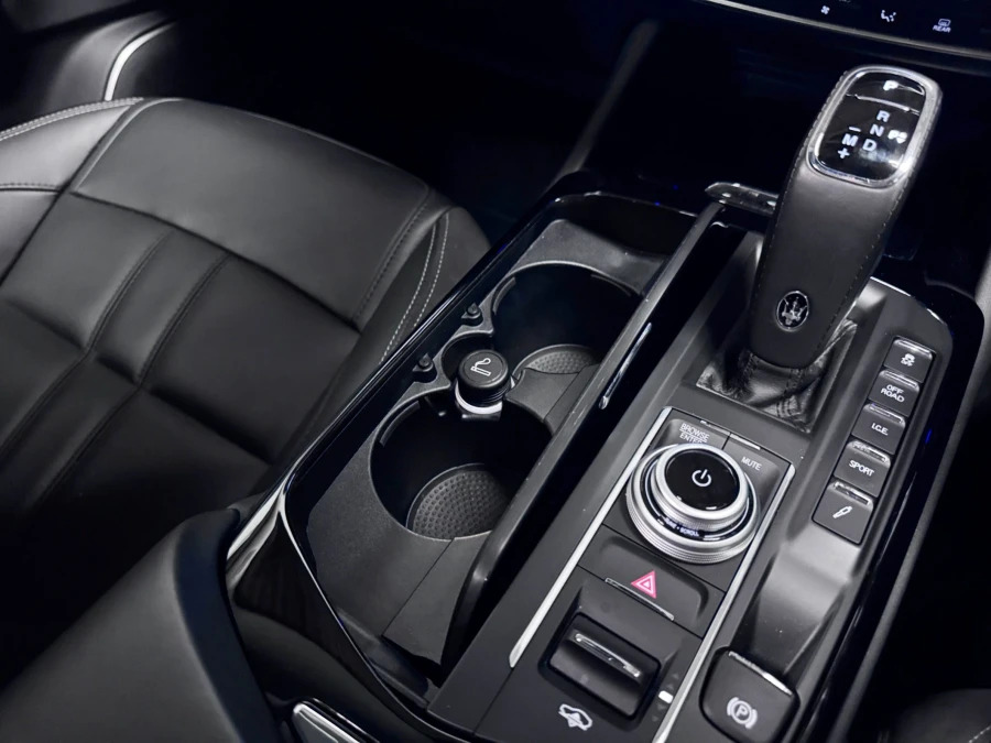 Maserati Levante V6 Gransport #32