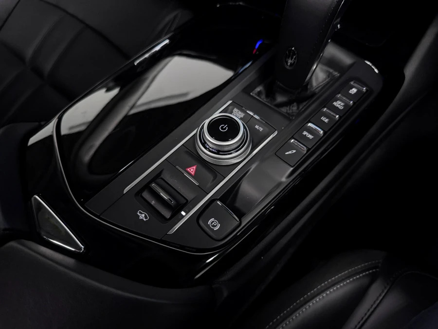 Maserati Levante V6 Gransport #33