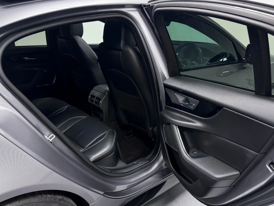 Jaguar XE 2.0 D200 Mhev R-dynamic Black Saloon Au NU21XUZ Grey #6