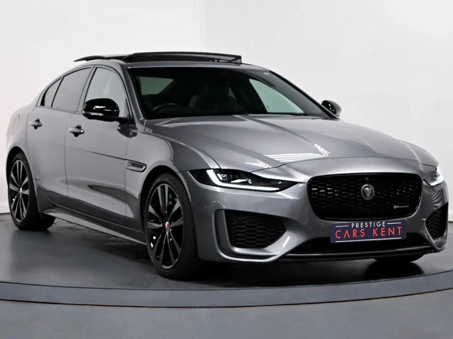 Jaguar XE 2.0 D200 Mhev R-dynamic Black Saloon Au Grey