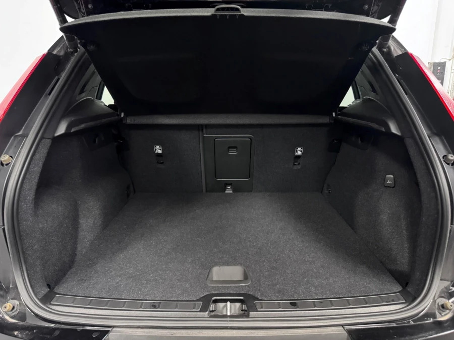Volvo XC40 Plus T4 211 Hp Black #6