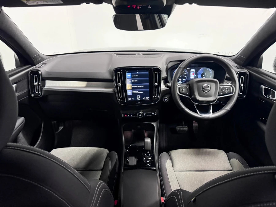 Volvo XC40 Plus T4 211 Hp Black #2