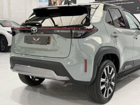 Toyota Yaris Cross Premiere Edition Green #5