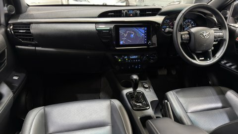 Toyota HILUX Invincible X 4Wd Grey #2
