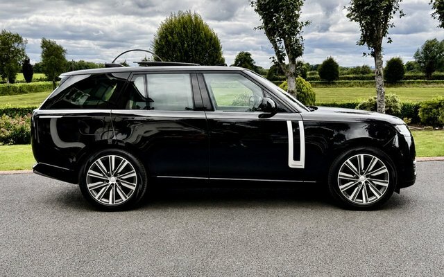 Land Rover Range Rover Estate Black #5