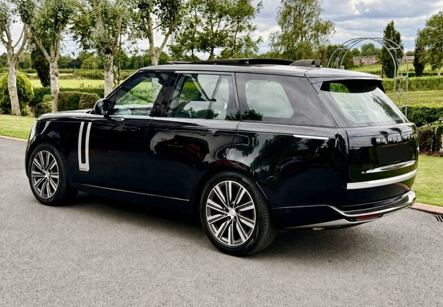 Land Rover Range Rover Estate Black #3