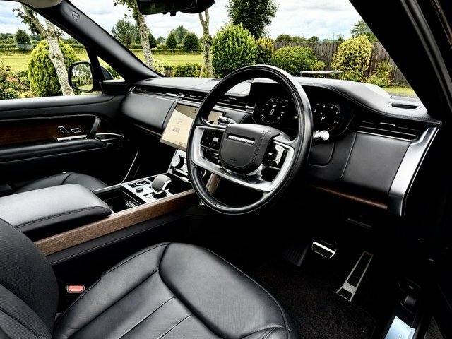Land Rover Range Rover Estate Black #6