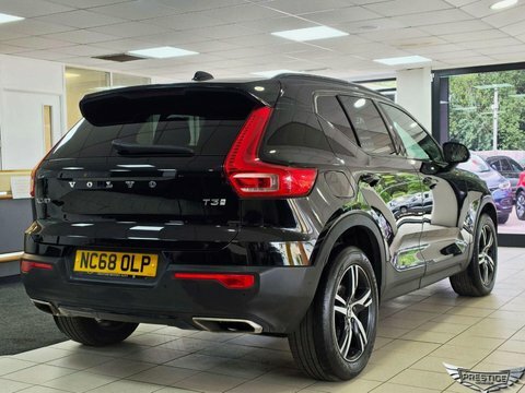 Volvo XC40 1.5 T3 R-design Black #4