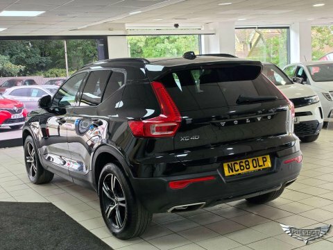 Volvo XC40 D3 148 Bhp R-design - Rear Park Assist Red #36