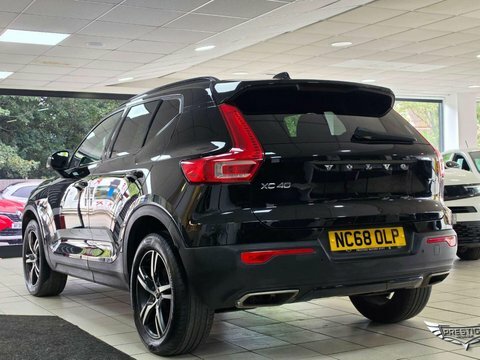 Volvo XC40 1.5 T3 R-design Black #5