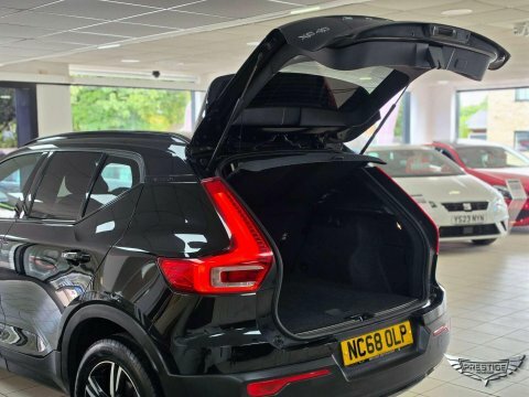 Volvo XC40 D3 148 Bhp R-design - Rear Park Assist Red #40