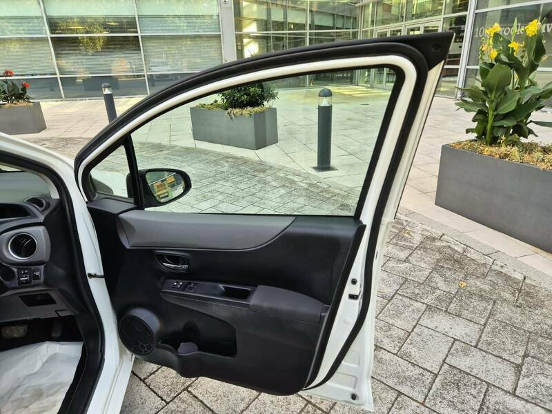 Toyota Yaris Hatchback 1.33 Dual Vvt-i Tr Euro 5 201212 Blue #22