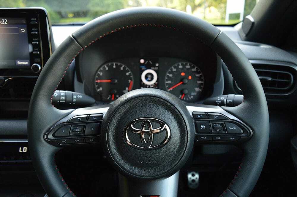 Toyota Yaris 1.6 Awd Circuit Pack White #20