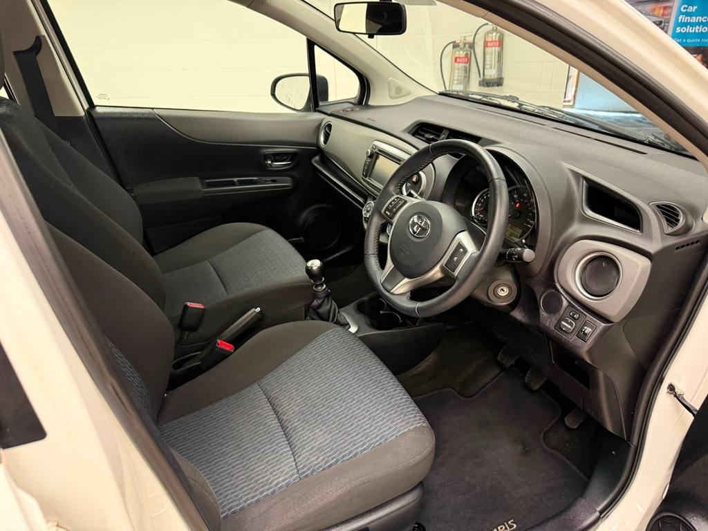 Toyota Yaris 1.33 Vvt-i Tr White #2