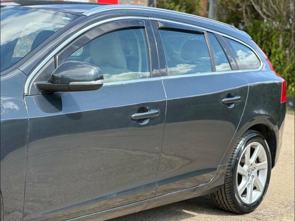 Volvo V60 2.4 D5 Se Lux Nav 212 Bhp Black #22