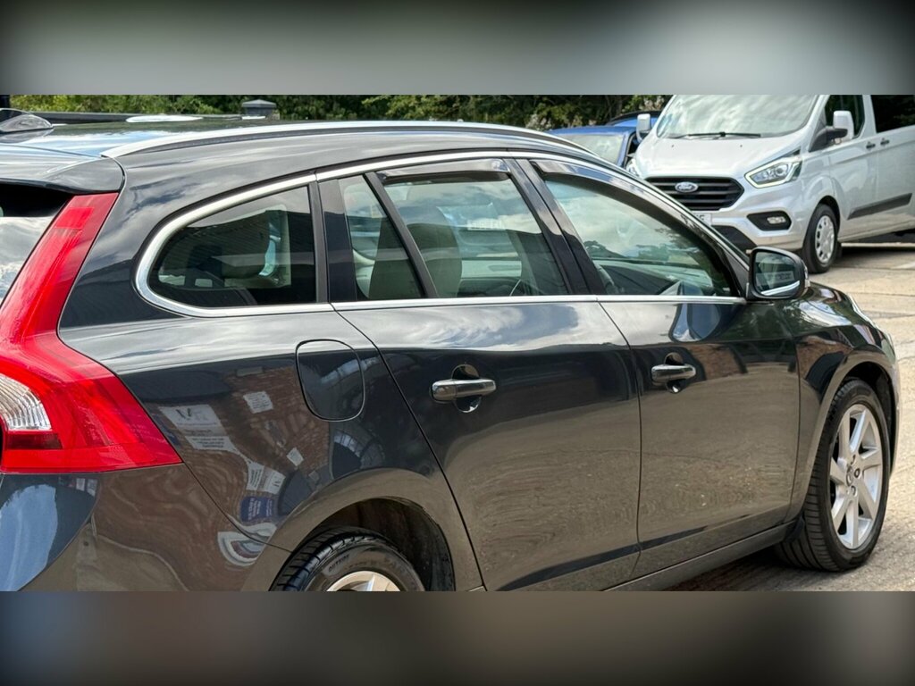 Volvo V60 2.4 D5 Se Lux Nav 212 Bhp Black #28