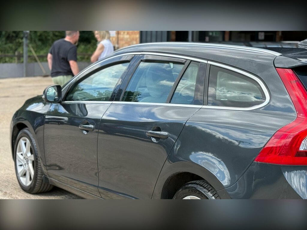 Volvo V60 2.4 D5 Se Lux Nav 212 Bhp Black #25
