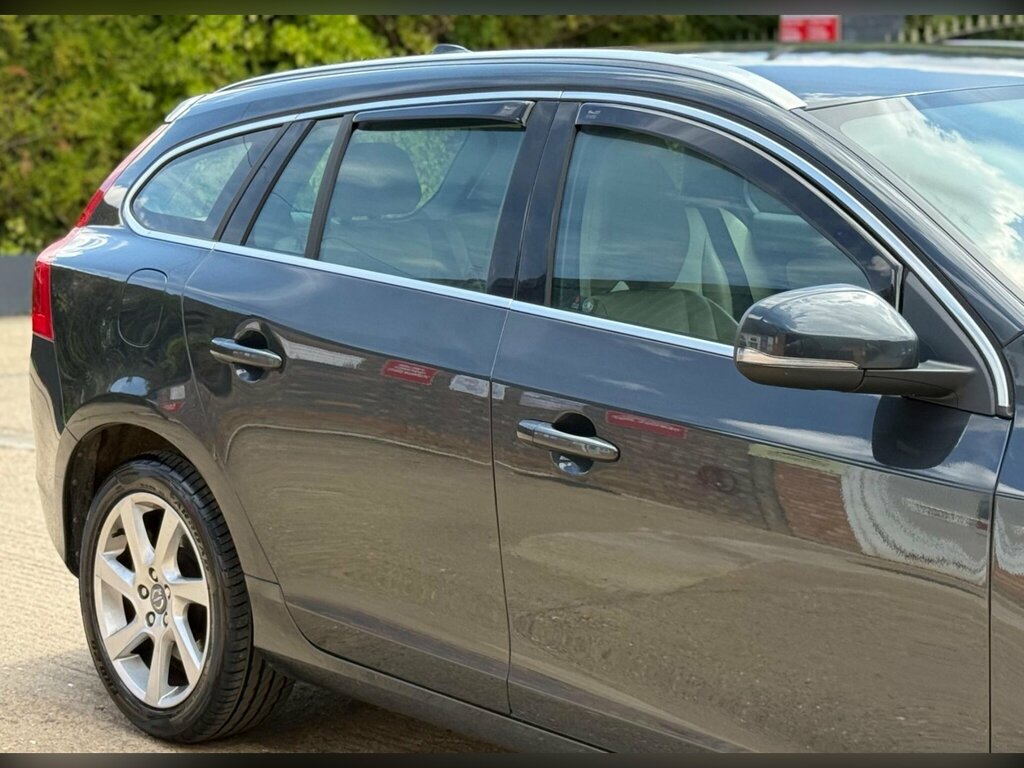 Volvo V60 2.4 D5 Se Lux Nav 212 Bhp Black #19