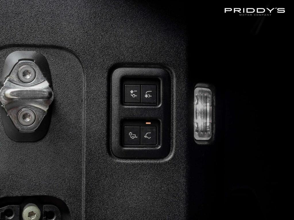 Land Rover Defender 90 3.0 D200 S 90 Estate Black #9
