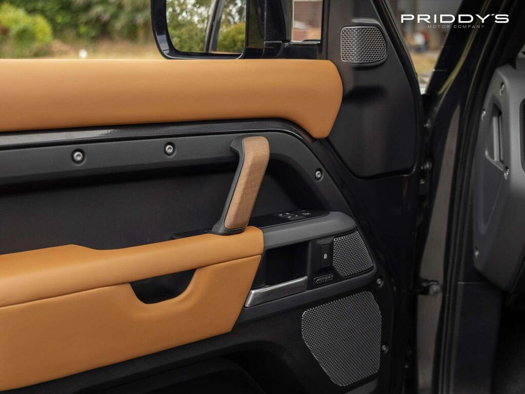 Land Rover Defender 90 3.0 D200 S 90 Estate Black #37