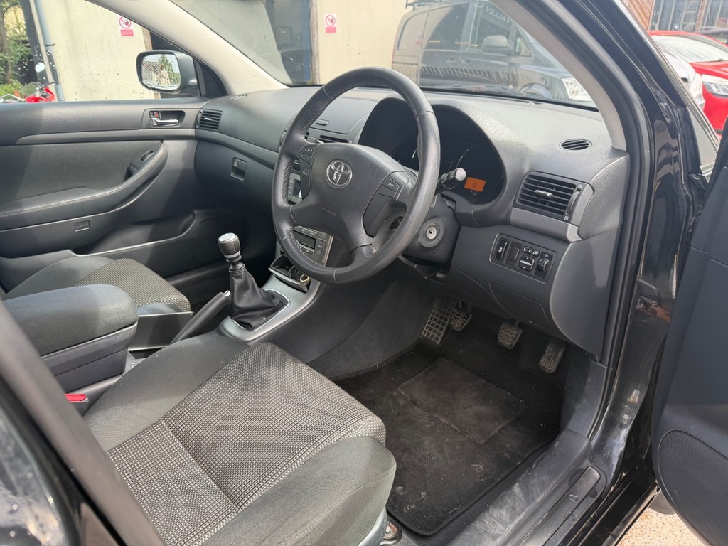 Toyota Avensis 2.0 D-4d Tr Silver #17