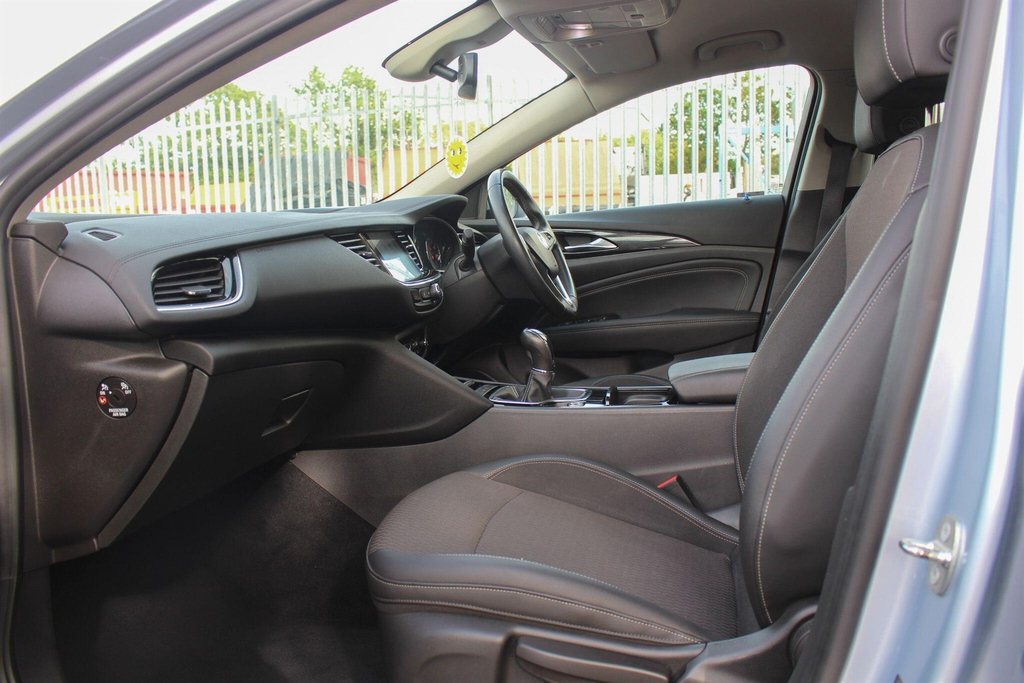 Vauxhall Insignia Gransport 1.5L Sri 163 Bhp White #25