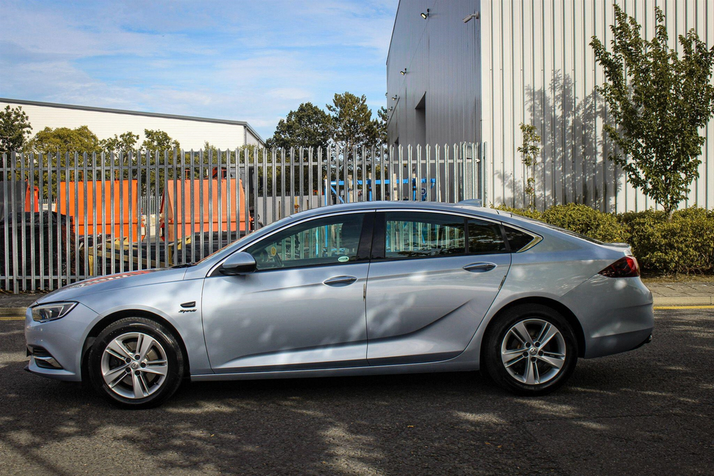 Vauxhall Insignia Gransport 1.5L Sri 163 Bhp White #18