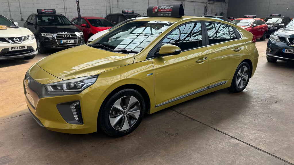 Hyundai Ioniq Premium Se White #7