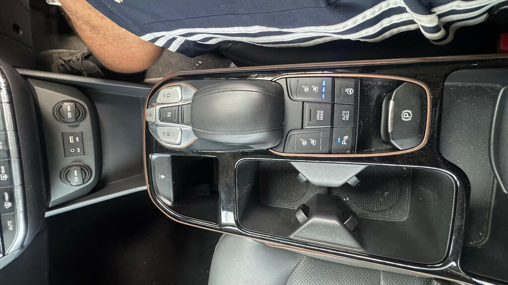 Hyundai Ioniq Premium Se White #14