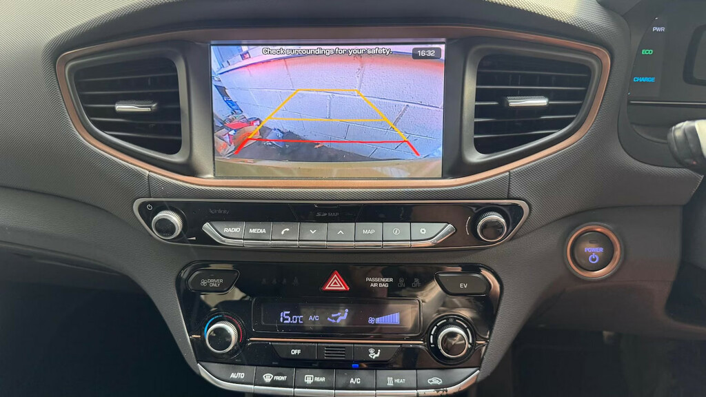 Hyundai Ioniq Premium Se White #15