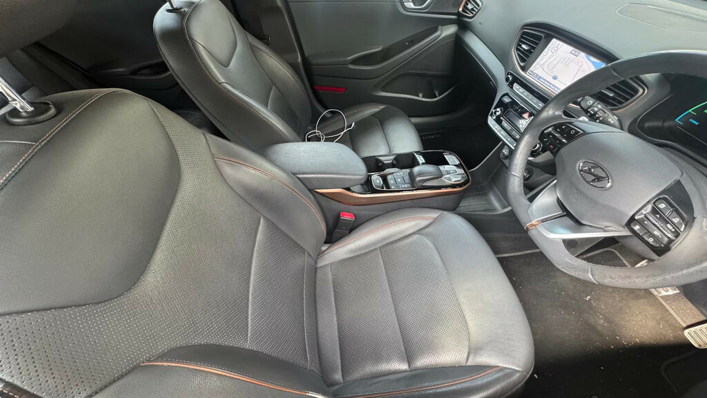 Hyundai Ioniq Premium Se White #11