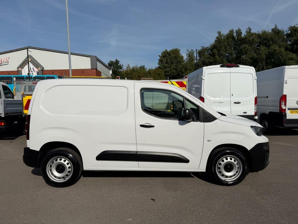 Peugeot Partner 1.5 Bluehdi 1000 Professional Premium Standard P White #4