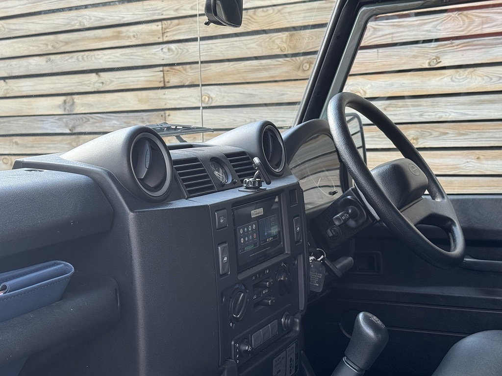 Land Rover Defender 90 Defender 90 Hard Top Td White #24