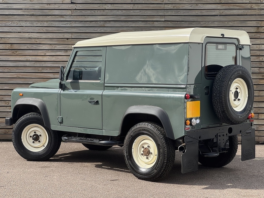 Land Rover Defender 90 Defender 90 Hard Top Td White #16