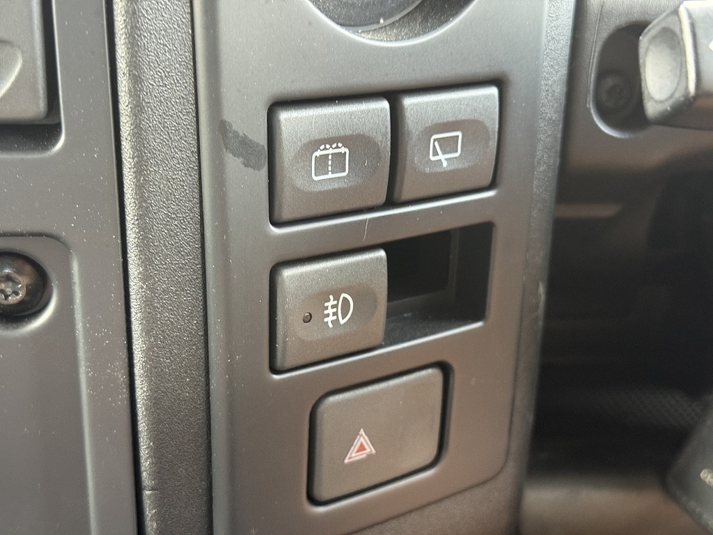 Land Rover Defender 90 Defender 90 Hard Top Td White #23